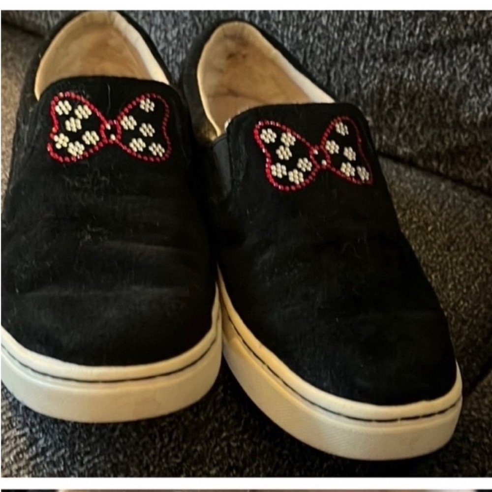 Ugg - Picture 2 of 4